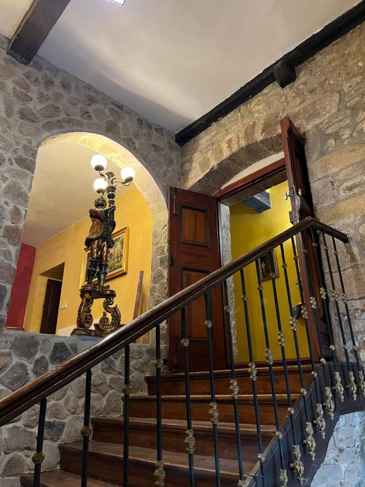 Palacio De Los Alvarado En Las Merindades El Ribero Buitenkant foto