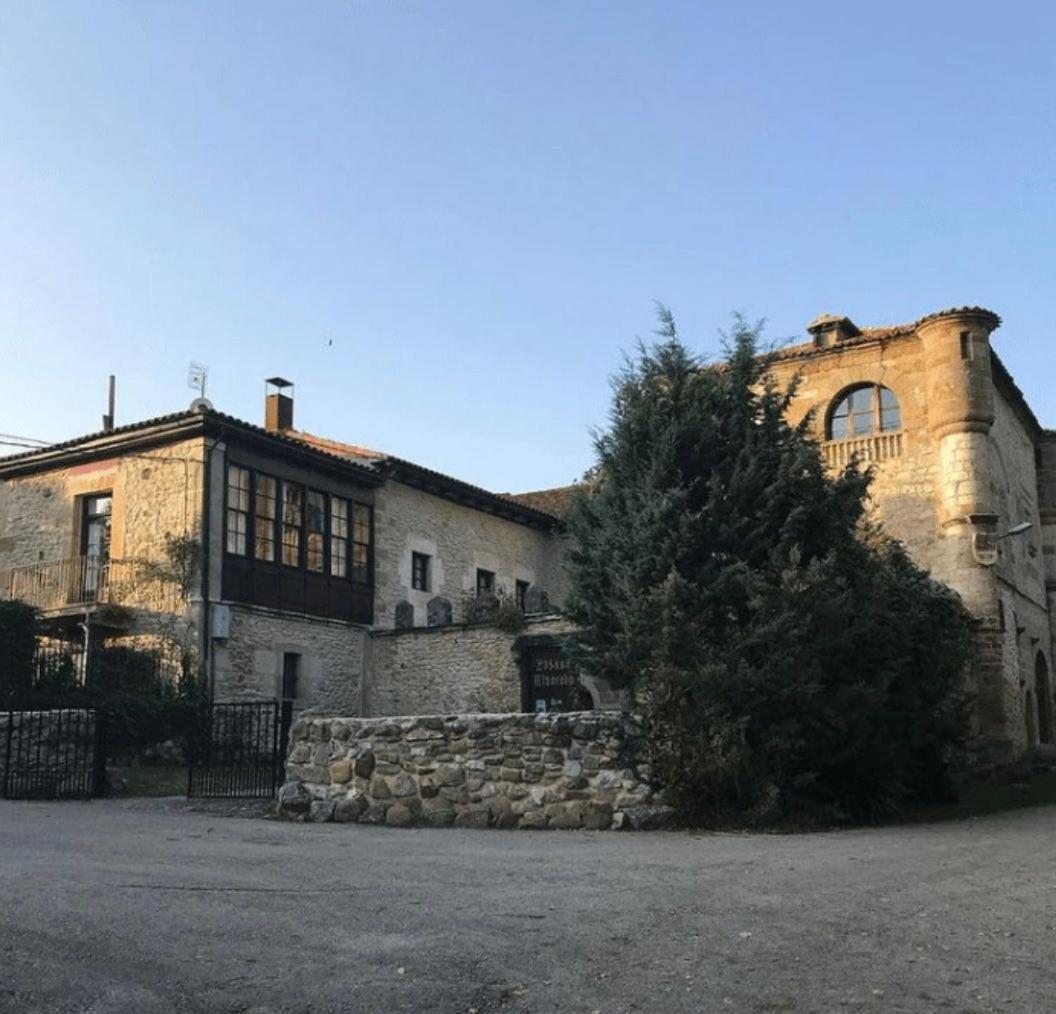 Palacio De Los Alvarado En Las Merindades El Ribero Buitenkant foto