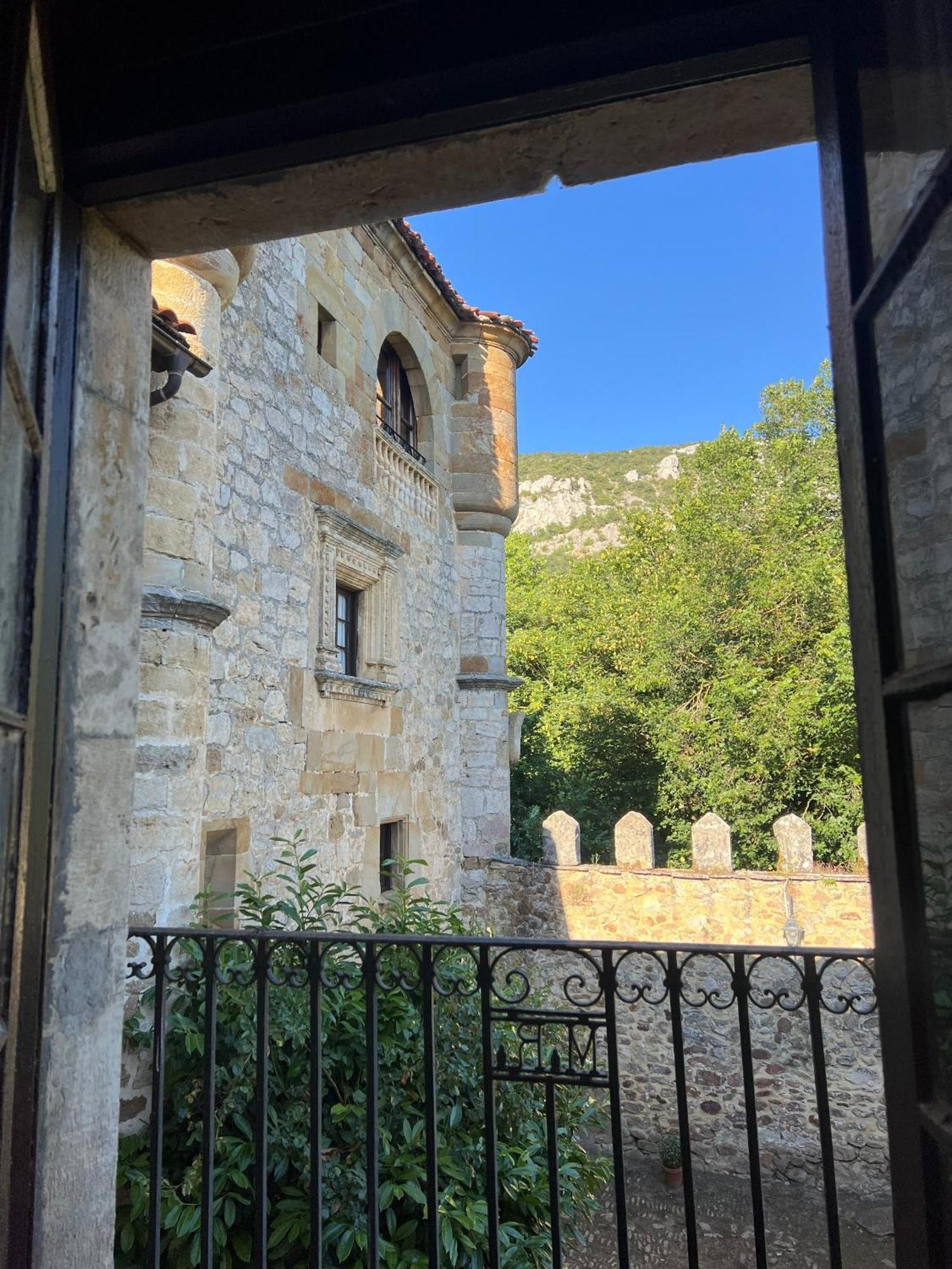 Palacio De Los Alvarado En Las Merindades El Ribero Buitenkant foto