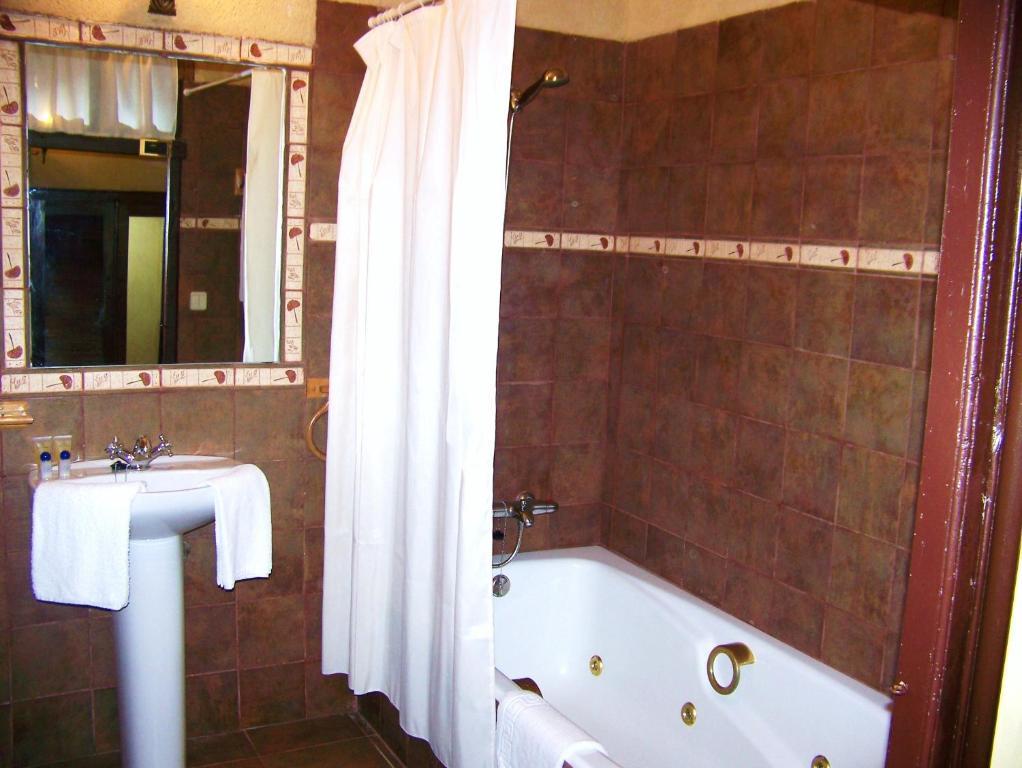 Palacio De Los Alvarado En Las Merindades El Ribero Kamer foto